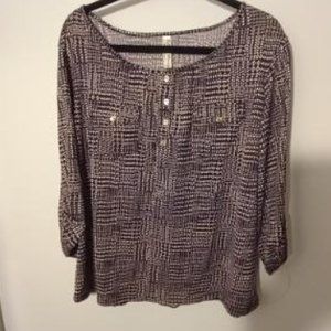 Pullover roll tap sleeve blouse .